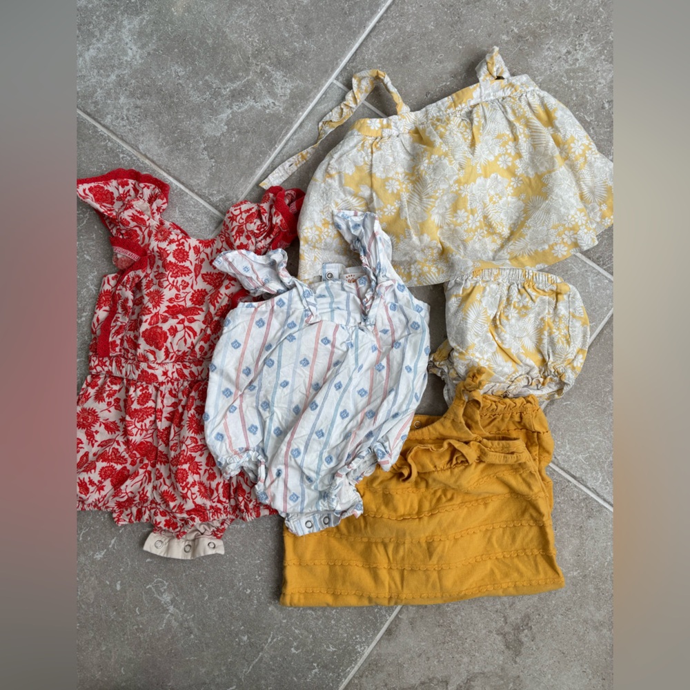 Set of 4 cute baby girl outfits. Cat and Jack, Janie and Jack